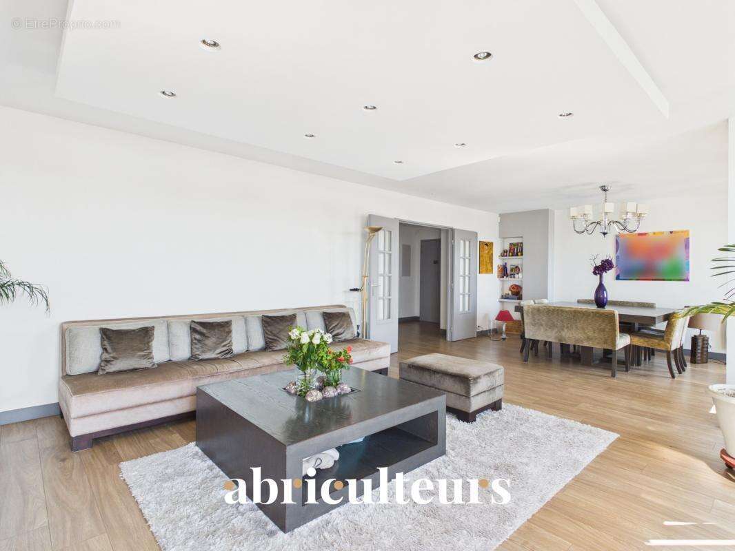 Appartement à CHARENTON-LE-PONT