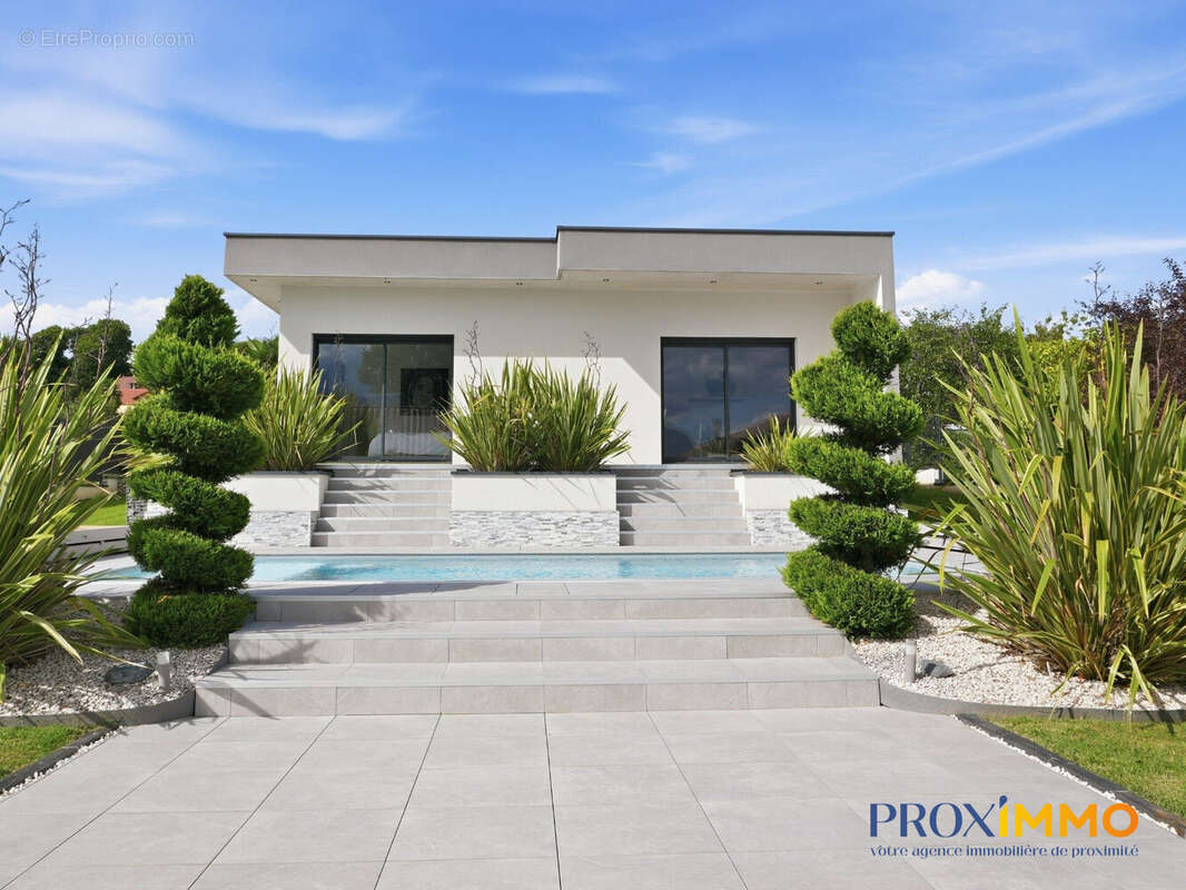 Maison 165 m² à Saint-Cassien  - photo 3