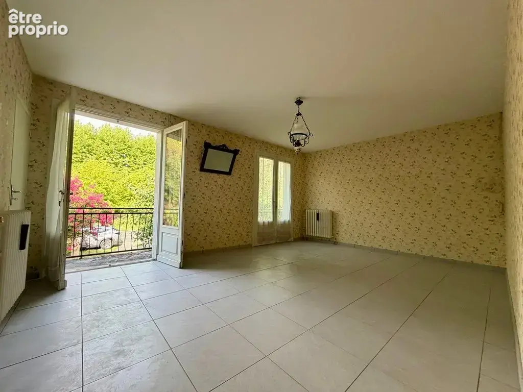 Maison avec 1.2ha, commerces et école accessibles à pied - photo 4