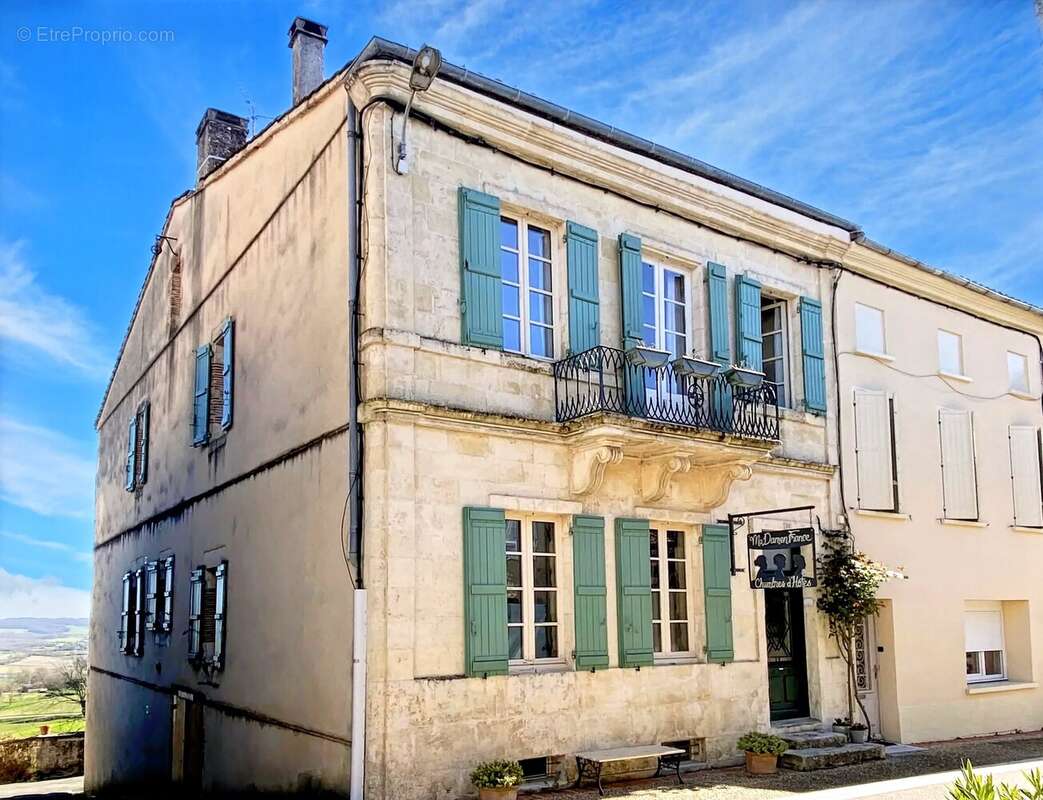Maison à MONCLAR