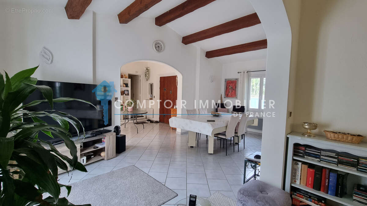 A VENDRE (VAR - 83) - Villa à vendre avec 3 chambres proche du village - photo 3