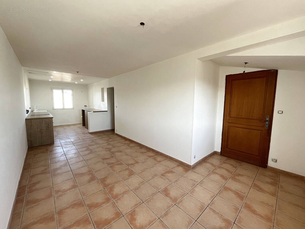 Appartement à SAINT-MAXIMIN-LA-SAINTE-BAUME