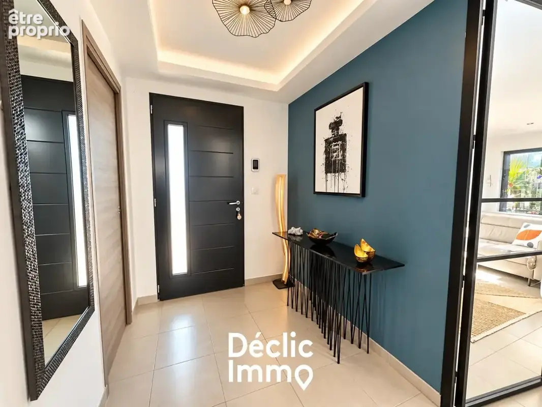 Villa contemporaine  5 chambres  piscine  vue mont saint-loup  vendue meublée - photo 8
