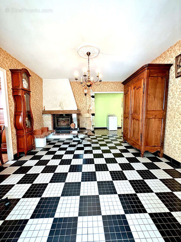 Maison à LA MENITRE