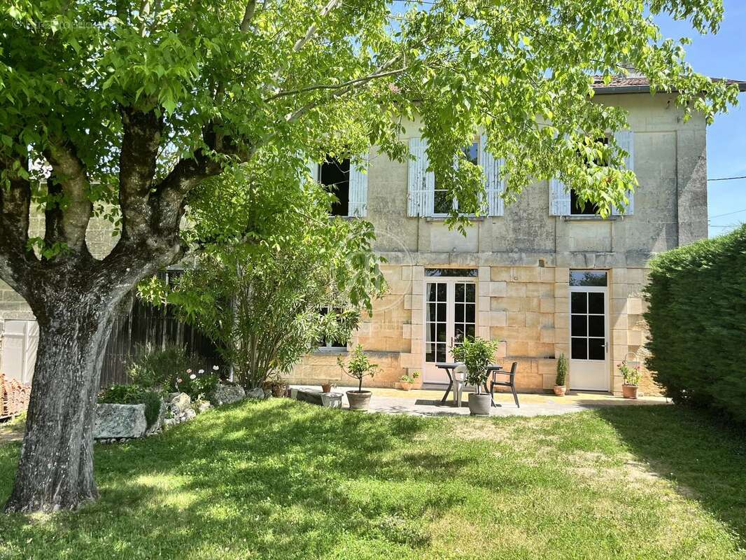 Maison à SAINT-EMILION