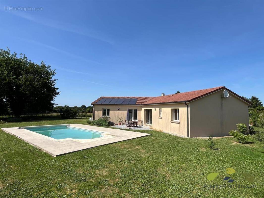 Maison à SAINT-LEONARD-DE-NOBLAT