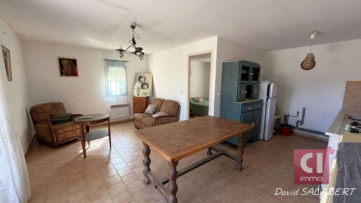 À vendre,  villa plain-pied  T5 + appartement indépendant sur terrain arboré à Garéoult - photo 11