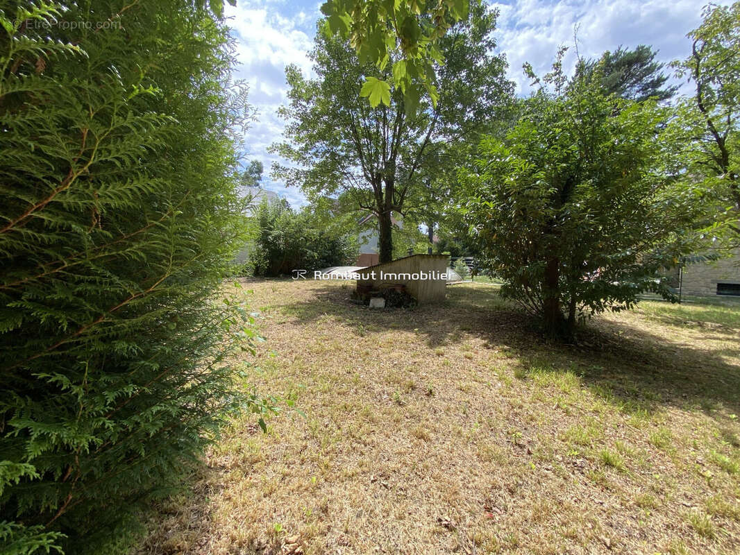 Terrain à LA CELLE-SAINT-CLOUD