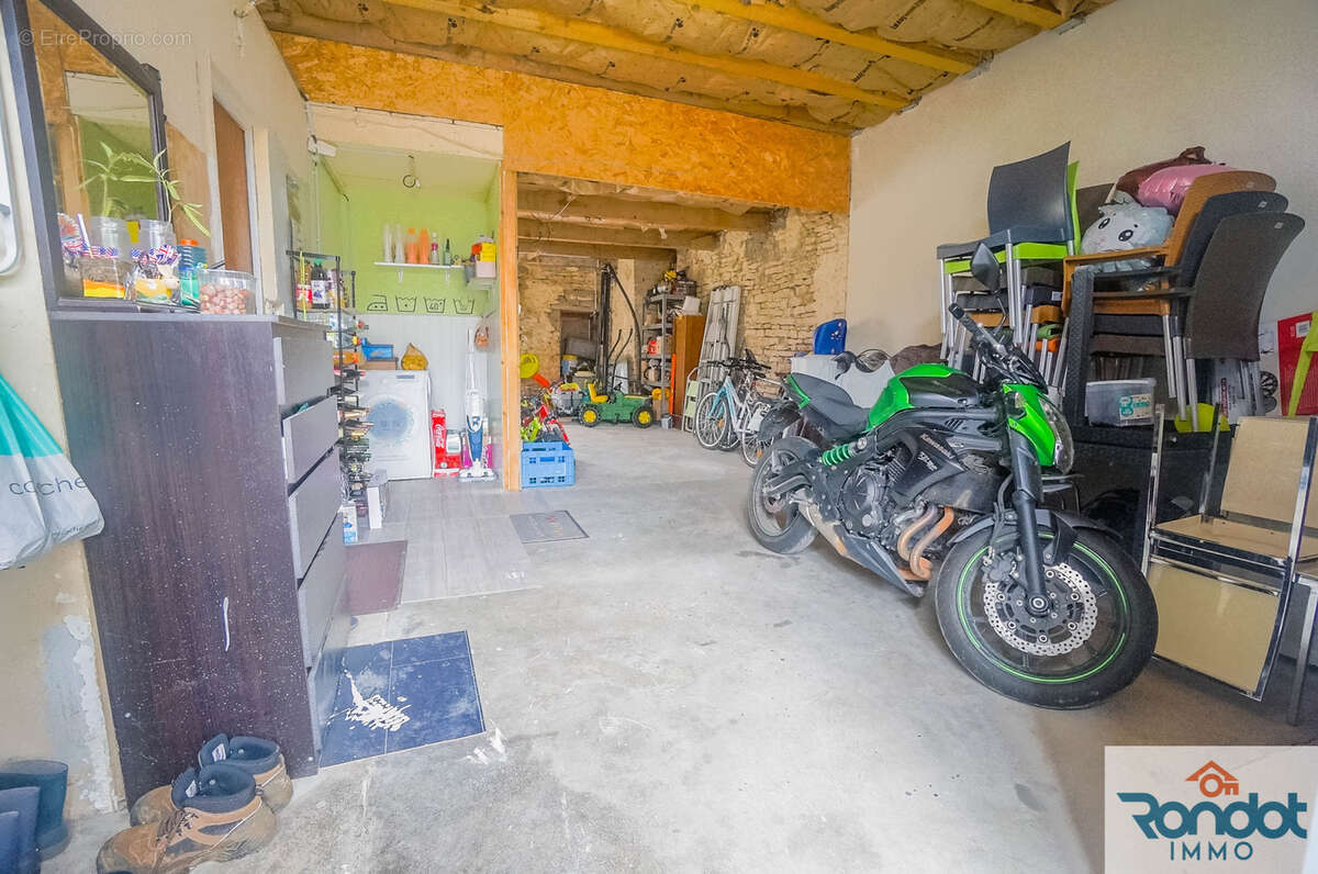 Maison à FONTAINE-FRANCAISE