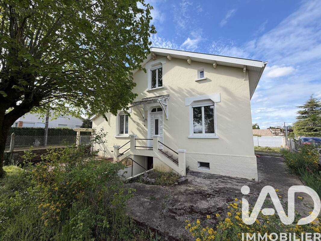 Photo 1 - Maison à LA COURONNE
