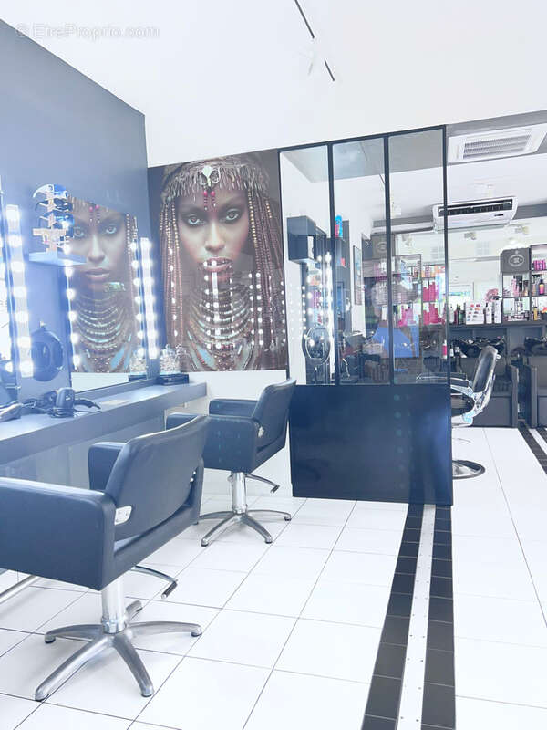 Commerce à LES TROIS-ILETS