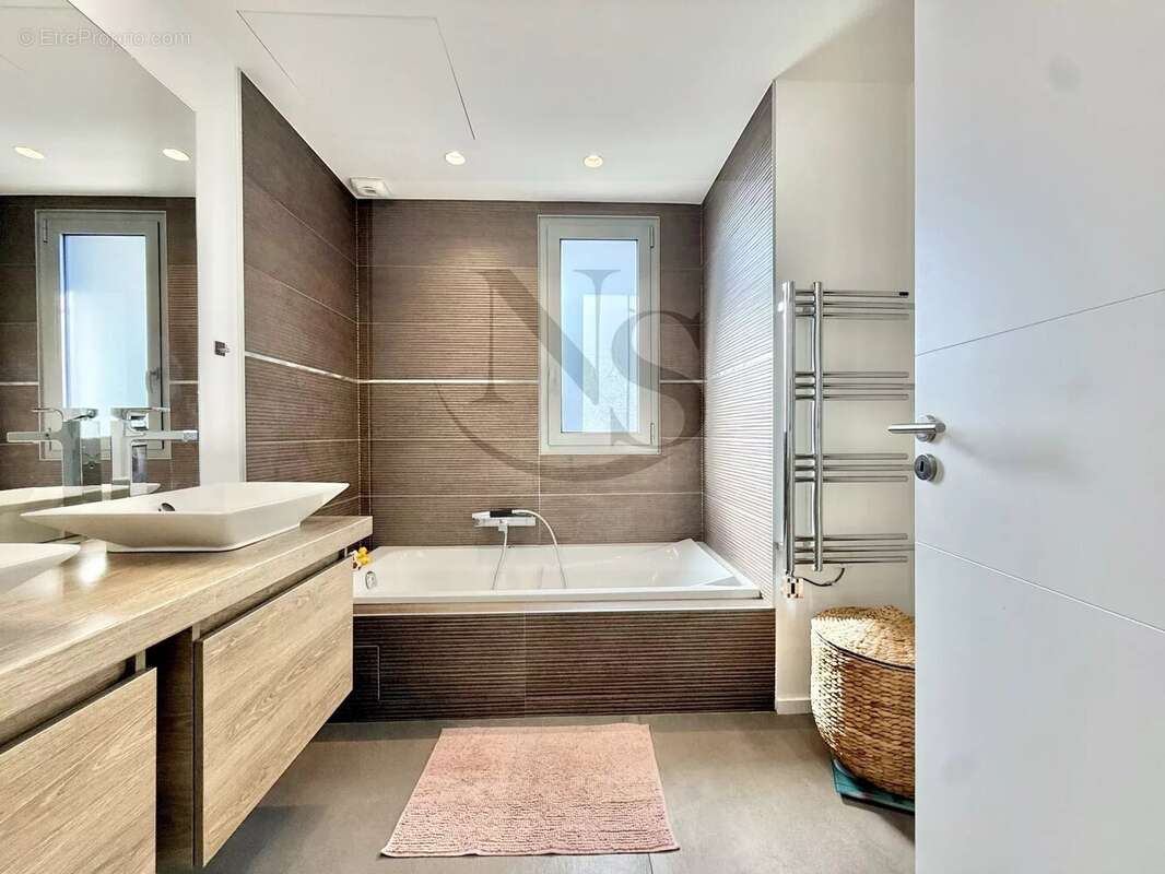 Appartement à EGUILLES