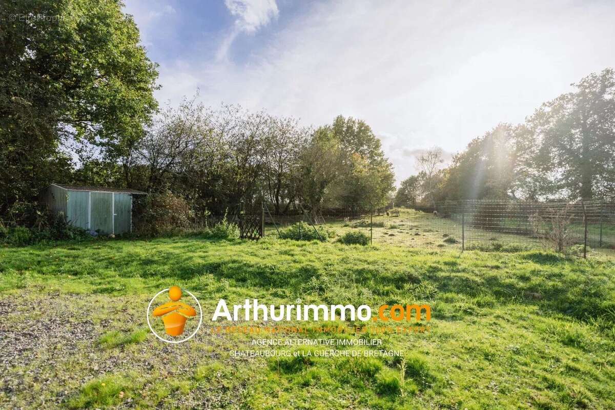 Terrain à LA BOUEXIERE