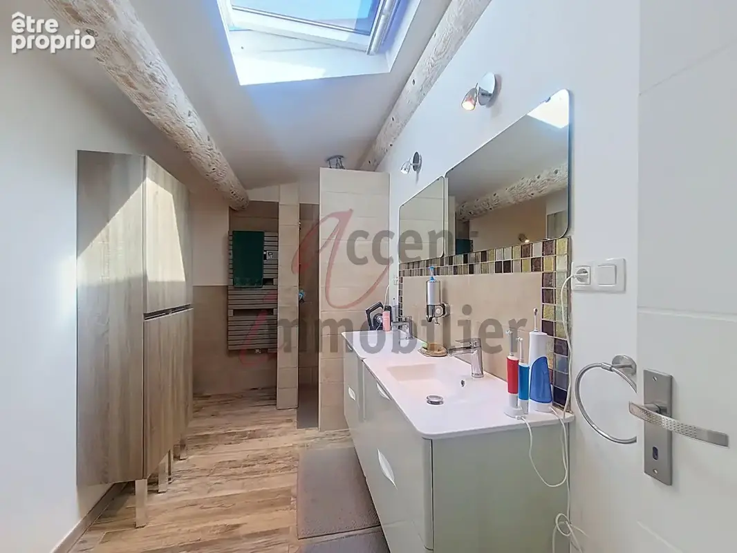 Noves : Double habitation et hangar, piscine et grand terrain - photo 10