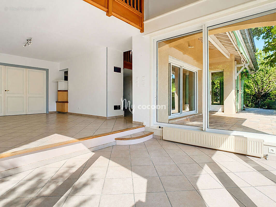 Maison - T6 - 200 m² - photo 3