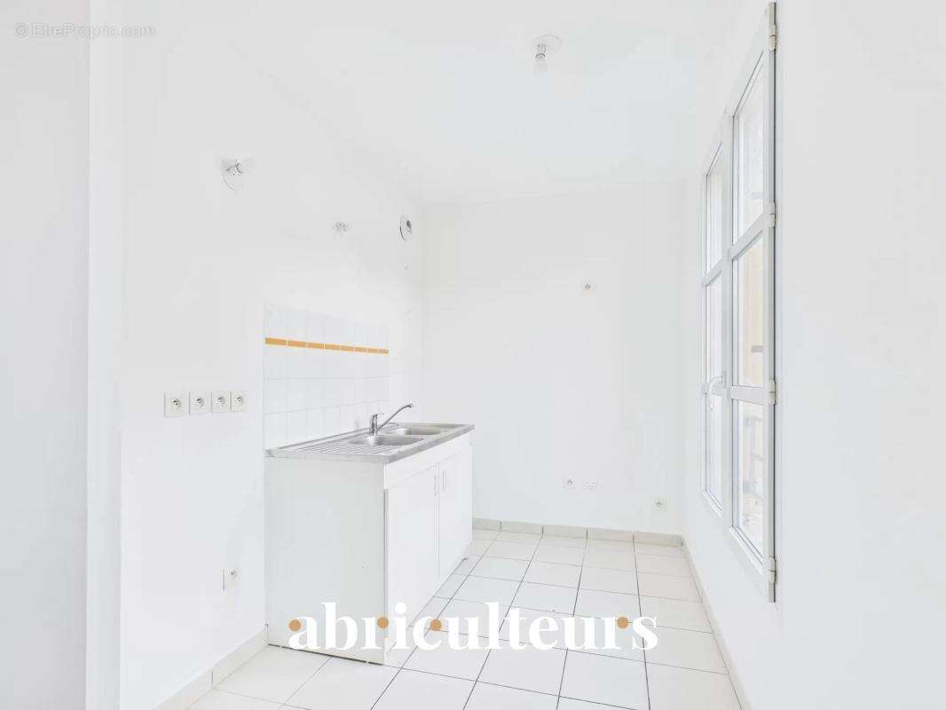 Appartement T3 lumineux avec vue exceptionnelle sur le bassin et le pigeonnier – Résidence de standing à Survilliers - photo 6
