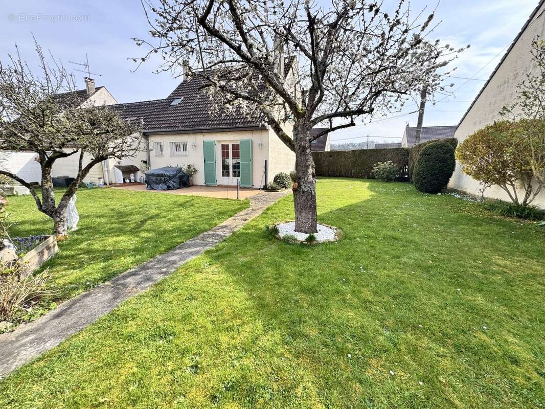 Maison à BELLEU