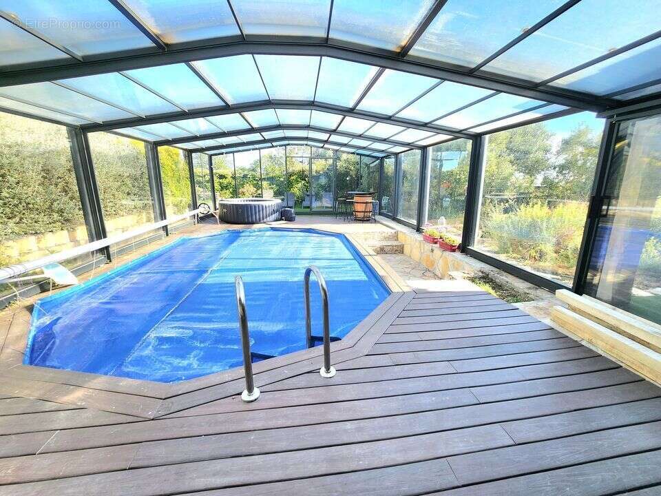 CHATEAU GOMBERT / MAISON D'HOTES 242 M² HABITABLE / - Maison à MARSEILLE-13E