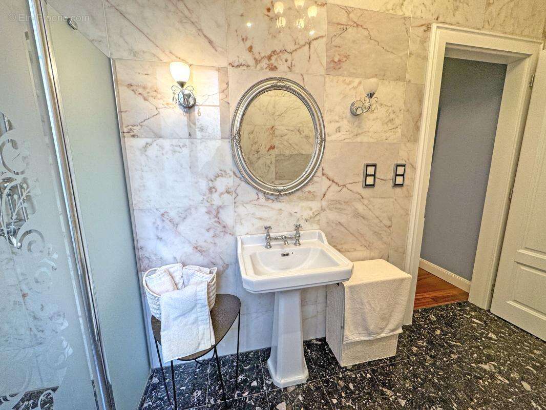 Bel appartement de caractère, 100 m², 3 chambres, Carré d’Or - photo 17