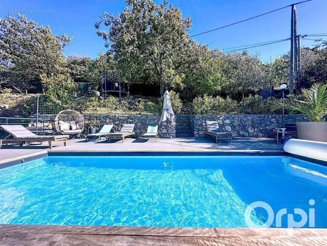 Maison à LA ROQUETTE-SUR-VAR