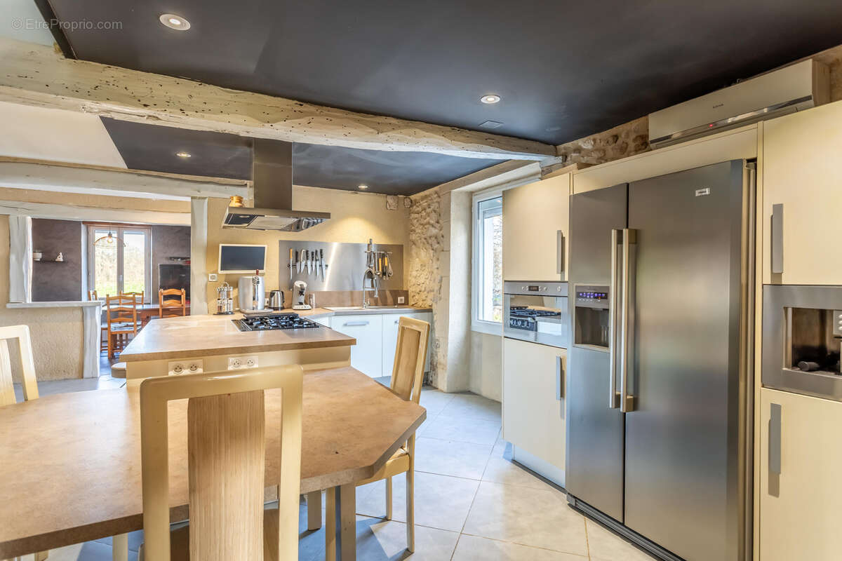 Propriété de campagne avec piscine, dépendances, garage et terrain - photo 4