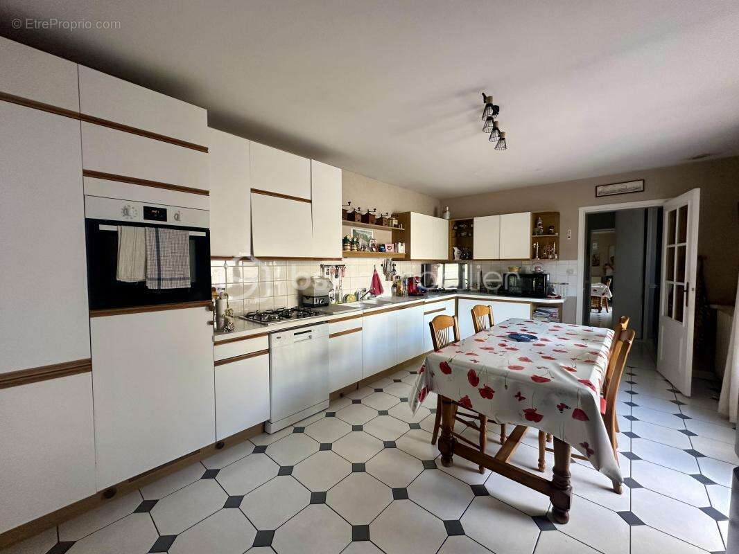 Maison de charme à Laon : tranquillité et vue dégagée assurées - photo 5