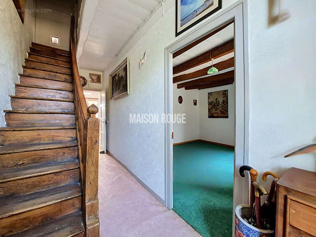 Maison de caractère en pierres à rénover - Jardin, dépendance et aperçus mer - photo 7