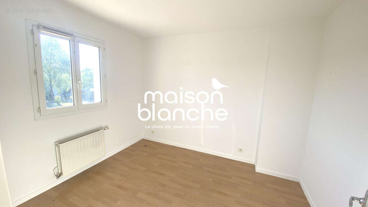 chambre parentale avec salle d'eau privée - Maison à VILLENAVE-D'ORNON