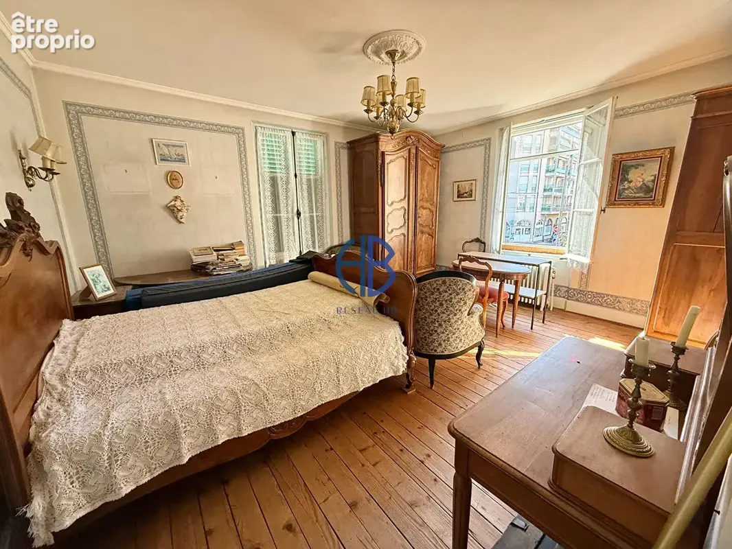 Maison bourgeoise de 144m² + combles à rafraichir / 650m² de terrain. - photo 8