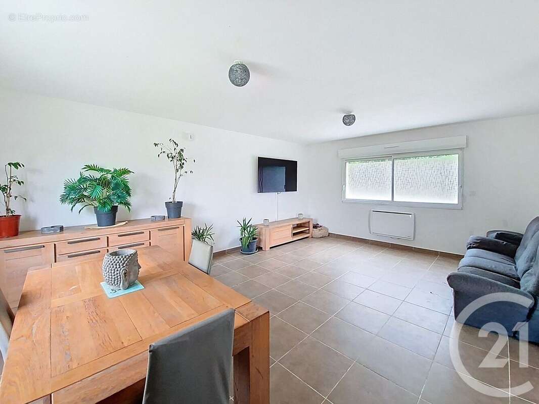 Maison à SAINT-PIERRE-DE-CHANDIEU