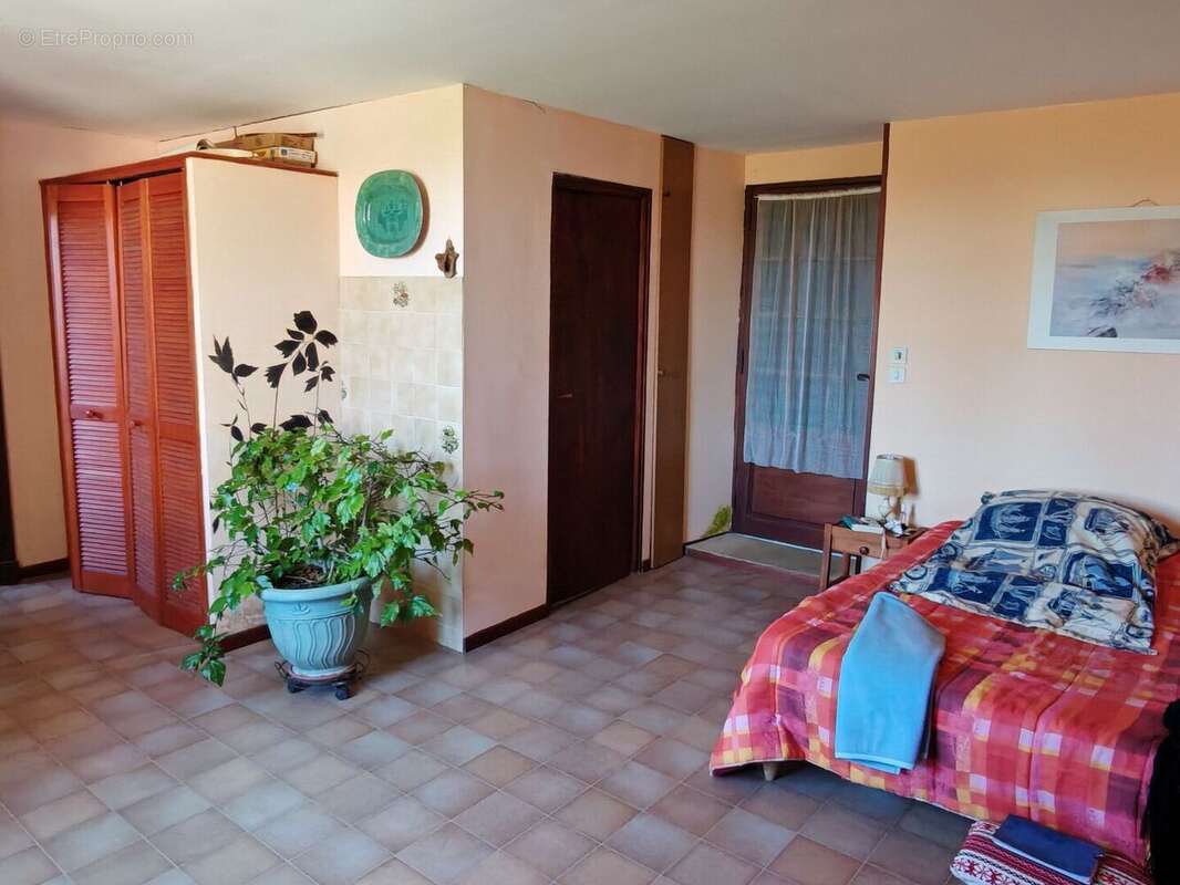 Ancienne maison de forgeron de 275m² et ses dépendances au calme sur 3600m² de terrain - photo 8