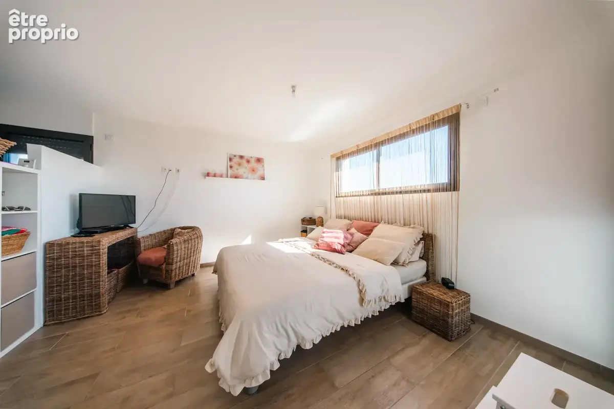 Villa contemporaine de 2016 - Piscine - 4 Suites avec salle d'eau privatives - Clôturé - Arboré - DPE A - photo 7