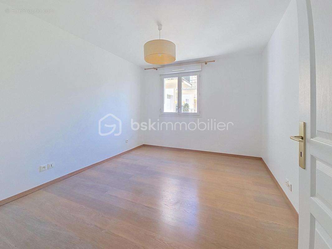 Appartement F3 avec grande loggia de 12m², cave + parking - photo 7