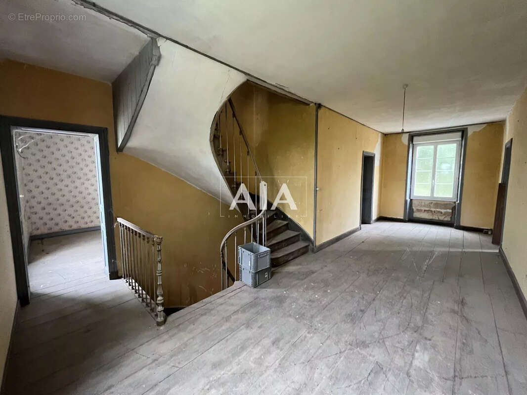 Charmante propriété à rénover avec dépendances - photo 11