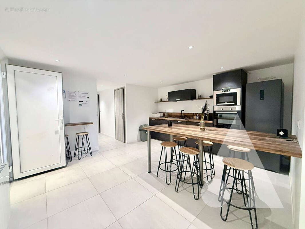 Entrepôt 357 m² avec 51 m² de bureau - photo 3