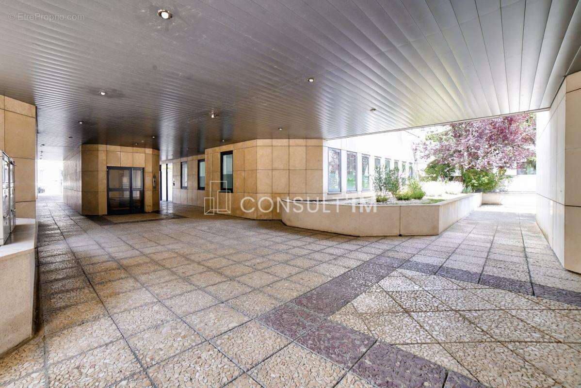 Commerce à COURBEVOIE