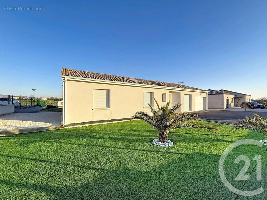 Maison à SAINT-ANTOINE-DE-FICALBA