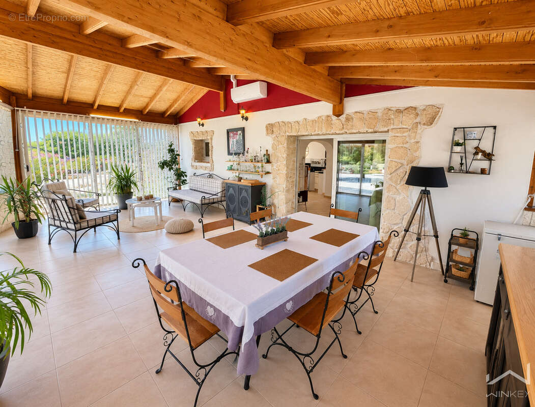 Maison à LA GARDE-ADHEMAR