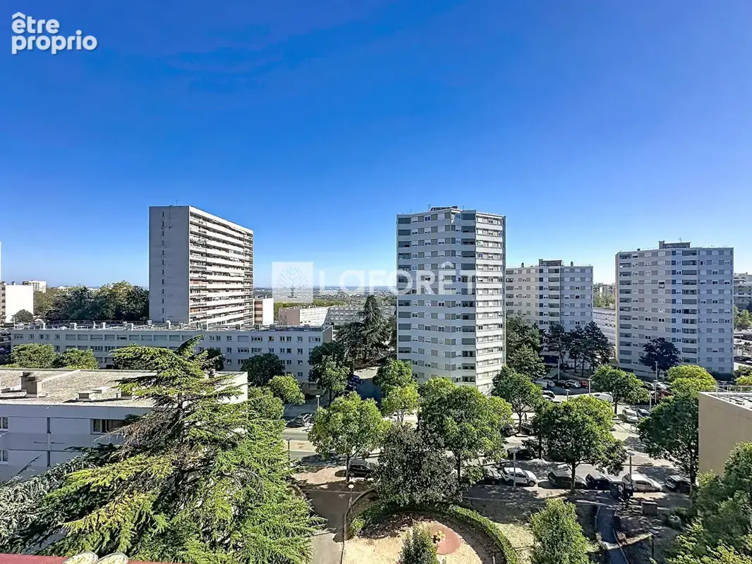 T3 dernier etage - vue magnifique - climatisation - rillieux la  pape ville nouvelle - photo 8