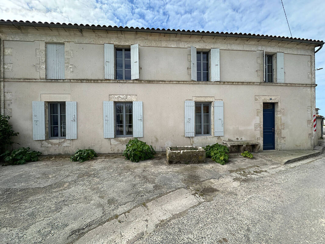 Maison à SAINT-JUST-LUZAC