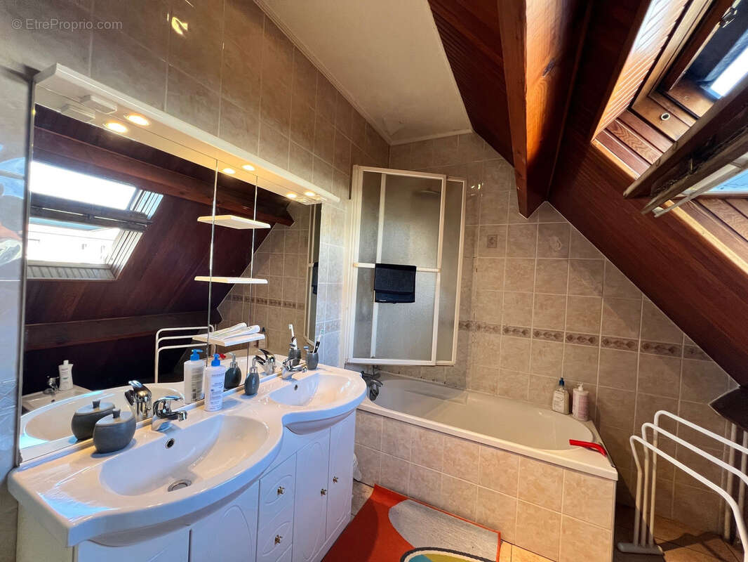 Maison à VILLENEUVE-LE-ROI