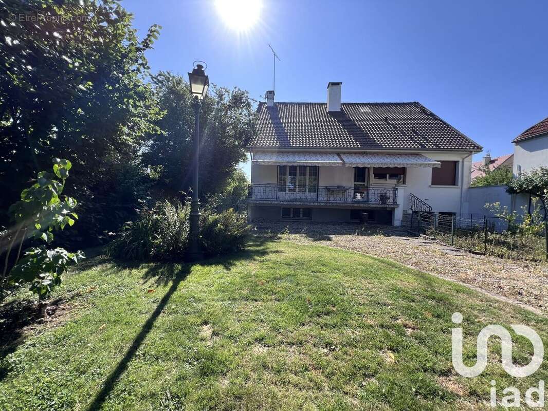 Maison 190 m² à Tournan-En-Brie  - photo 3
