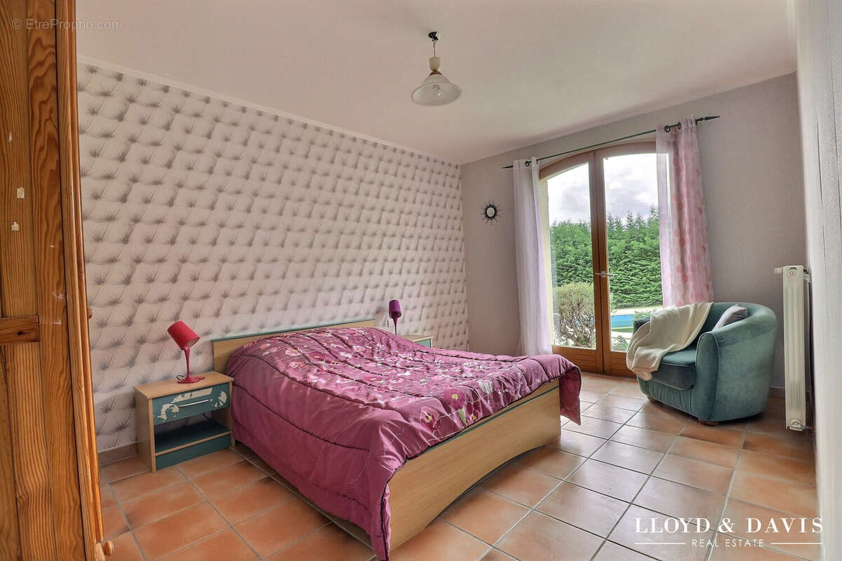 CHAMBRE 1 - Maison à SAINT-JEAN-SOLEYMIEUX