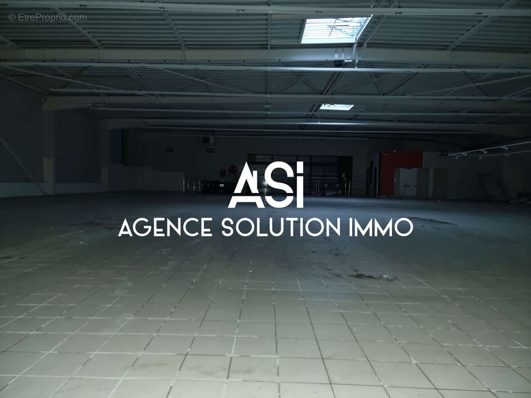 Commerce à VILLAINES-LA-JUHEL