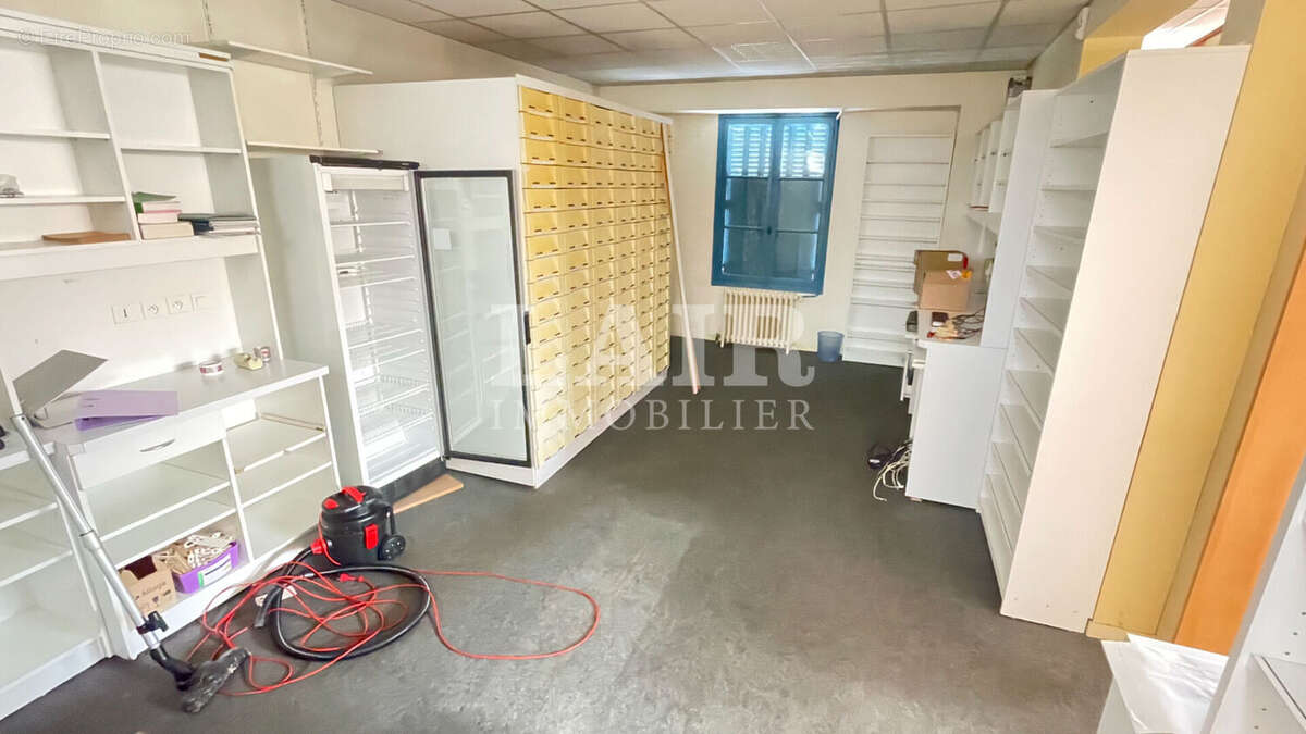 Immeuble avec local commercial et appartement au coeur de Fresnay sur Sarthe réf: 13849 - photo 8