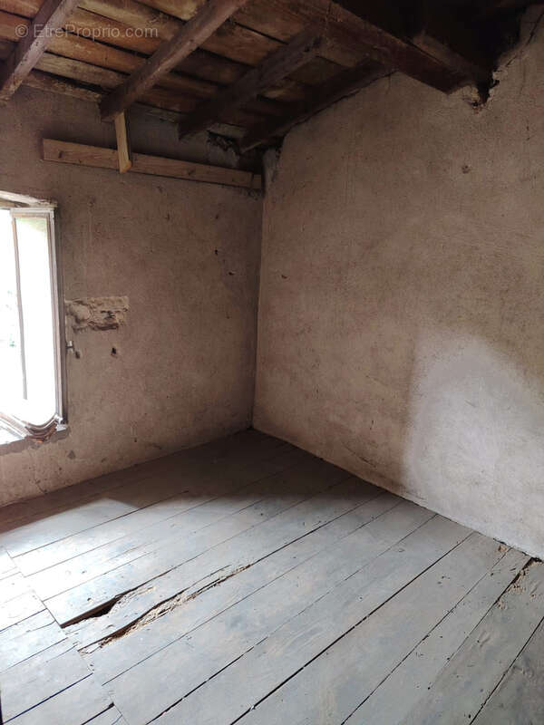 Appartement à LA MONNERIE-LE-MONTEL