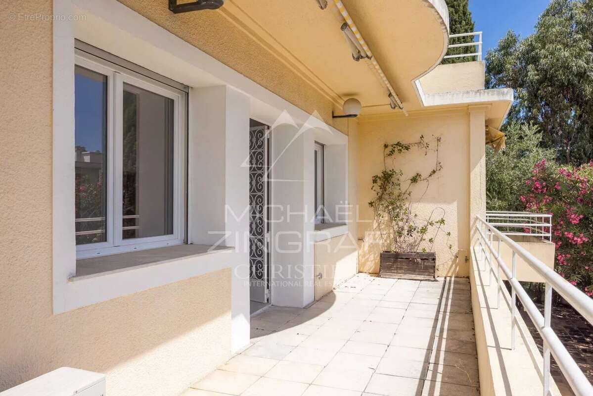 Cannes - Bel appartement au calme avec terrasse, jardin et aperçu mer - photo 9