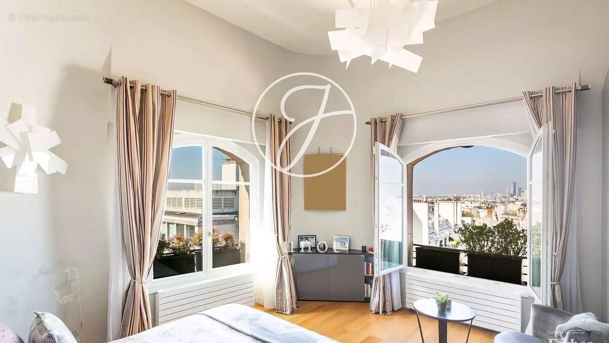 Appartement à PARIS-16E