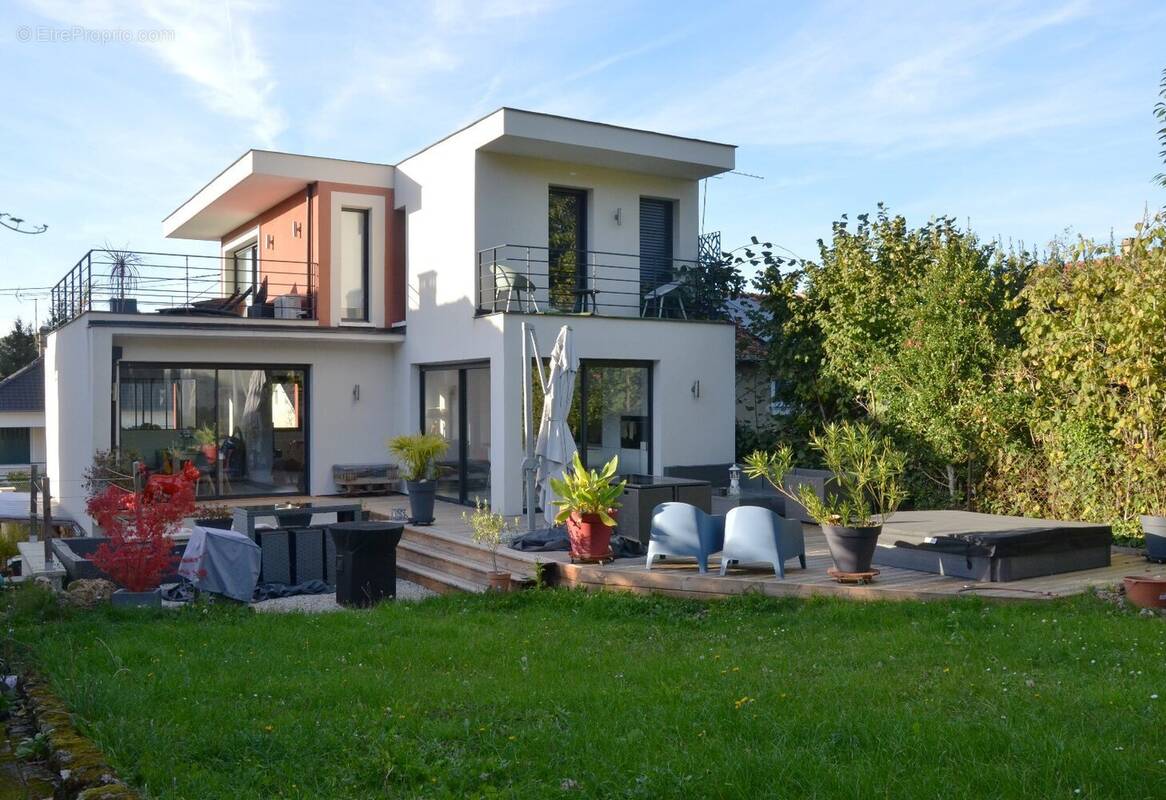 Maison à SAINT-REMY-LES-CHEVREUSE