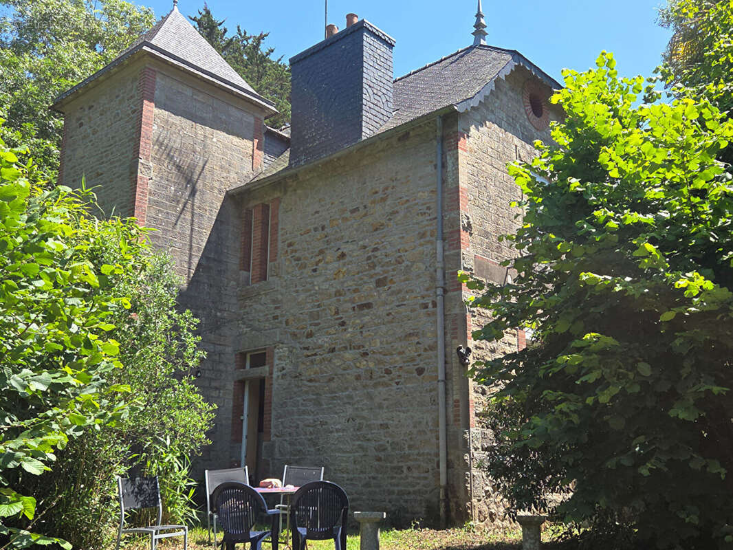 Maison à vendre à Pedernec - 6 pièces avec grand terrain - photo 2